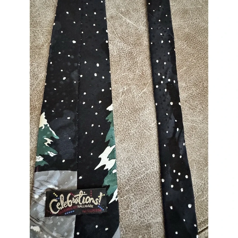 VTG Hallmark Mens Christmas Neck Tie Silk Yule‎ Tie Greetings Santa Reindeer